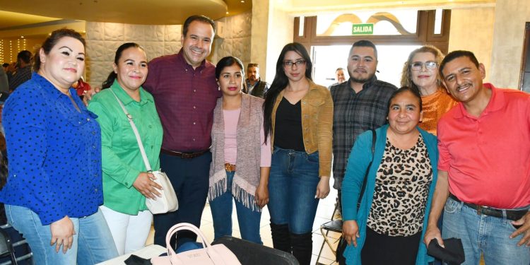 Refrenda Toño Astiazarán trabajo unido con comerciantes