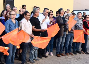 Inician Toño Astiazarán la pavimentación de la calle Villa Hermosa