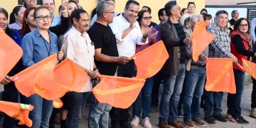 Inician Toño Astiazarán la pavimentación de la calle Villa Hermosa