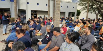 Trabajadores de la CTM de Santa Ana, se reúnen a dialogar con Beltrones
