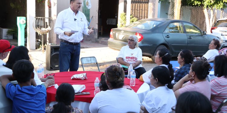 Toma nota “El Borrego” Gándara de necesidades por atender en la Agualurca