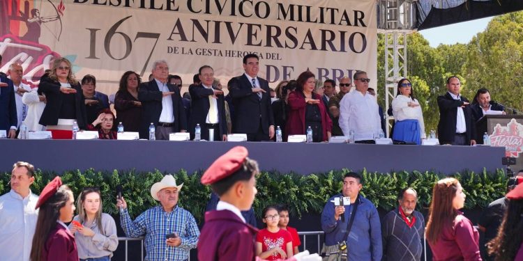 Atestigua gobernador desfile conmemorativo del 167 aniversario de la gesta heroica de Caborca