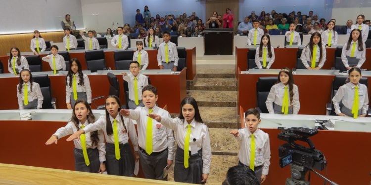 Solicitan programas de desarrollo integral para niñas y niños en el Congreso Infantil