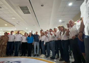 “Qué feo se ve decir “aquí estoy para servirte” con un guarura al lado”