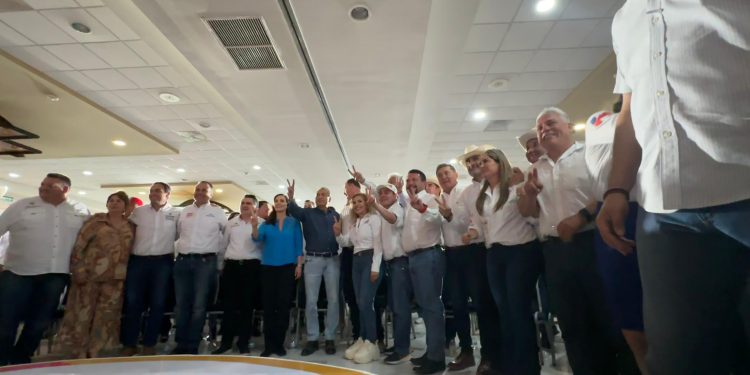 “Qué feo se ve decir “aquí estoy para servirte” con un guarura al lado”