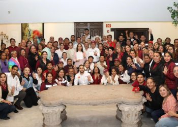 Va Karla Córdova por la reelección en el puerto de Guaymas