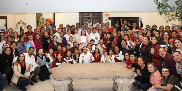 Va Karla Córdova por la reelección en el puerto de Guaymas