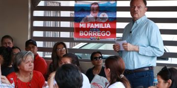 “El Borrego” Gándara visita a su gente, en la colonia Las Lomas