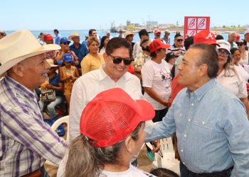 Para que los defienda de la crisis y el olvido, pescadores de Yavaros, piden apoyo a Beltrones