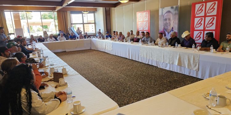 Líderes de Cooperativas Pesqueras de Sonora, sostienen encuentro con el Candidato al Senado, Manlio Fabio Beltrones.
