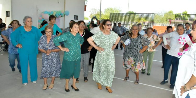 Festejan el Día de las Madres en Casa de los Abuelos en Hermosillo