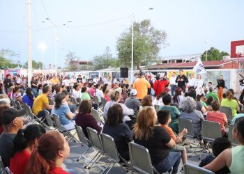 Los vecinos del Infonavit La Esperanza dan todo el respaldo al “Cubano Mier”