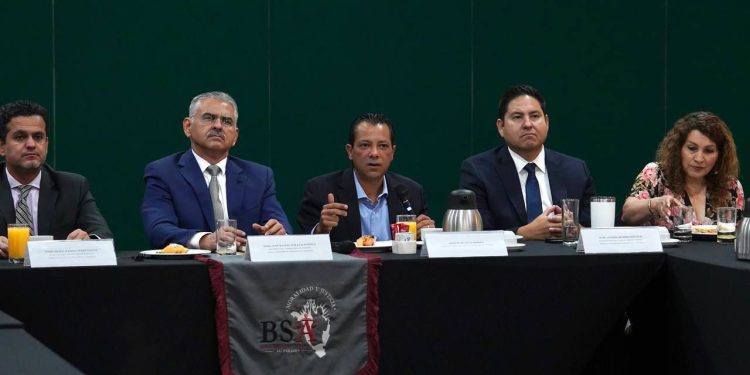 Ernesto De Lucas expone propuestas de seguridad ante Barra Sonorense de Abogados