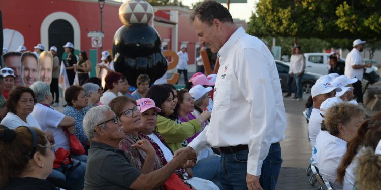 “El Borrego” Gándara de visita en el barrio mágico de Villa de Seris