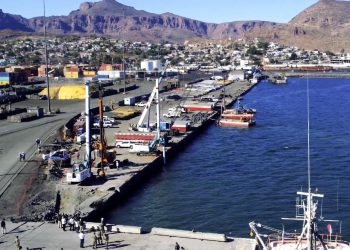 Iniciará Gobernador Durazo plan piloto para envío de vehículos de Ford por Puerto de Guaymas