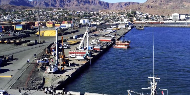 Iniciará Gobernador Durazo plan piloto para envío de vehículos de Ford por Puerto de Guaymas