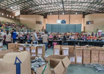 Alcanza distribución de uniformes escolares 60 municipios en Sonora: Gobernador Alfonso Durazo