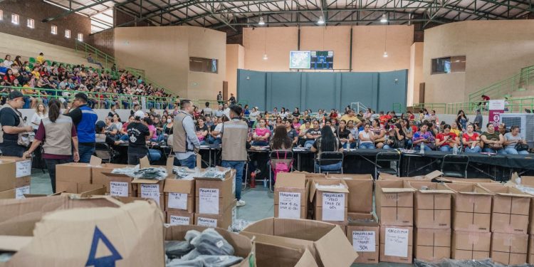 Alcanza distribución de uniformes escolares 60 municipios en Sonora: Gobernador Alfonso Durazo