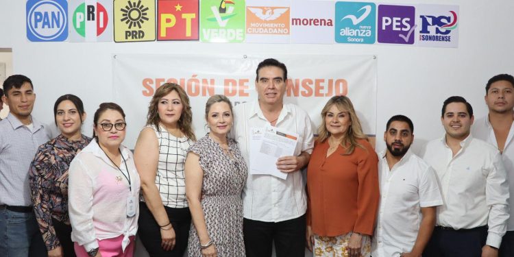 Abraham “El Cubano” Mier recibió su constancia de Mayoría como alcalde de Caborca Sonora.