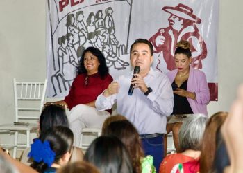 Heriberto Aguilar reafirma compromiso con la cuarta transformación en asamblea en Etchojoa