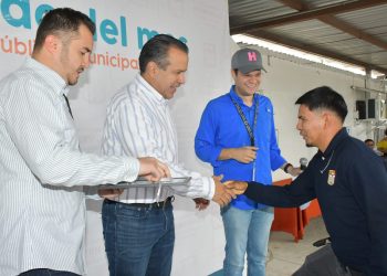 Reconoce Toño Astiazarán a empleadas y empleados municipales