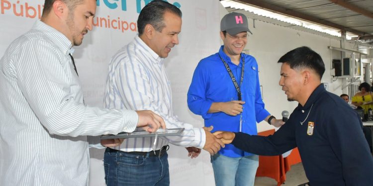 Reconoce Toño Astiazarán a empleadas y empleados municipales