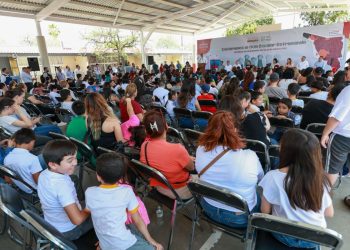 Cumple Gobernador Durazo con entrega de uniformes escolares gratuitos en 68 municipios de la entidad