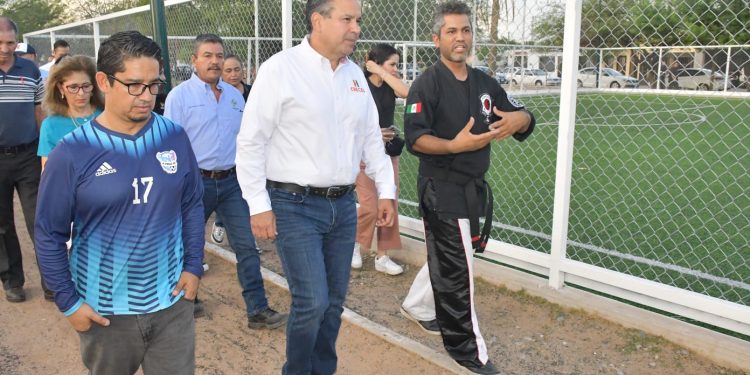 Entrega Toño Astiazarán remodelación de parque en la Sonacer