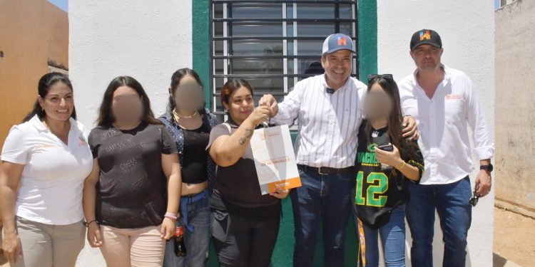 Entrega Toño Astiazarán vivienda Con Hogar CRECES en La Cholla