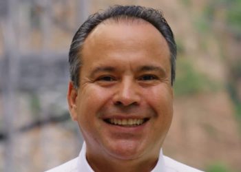 Lidera Toño Astiazarán en el país en el uso de sistema fotovoltaico y ahorros para mejorar servicio de agua potable