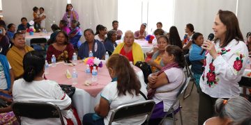 Doctora Karla Córdova convivio y celebró el  “Día Internacional de la Mujer Indígena”.