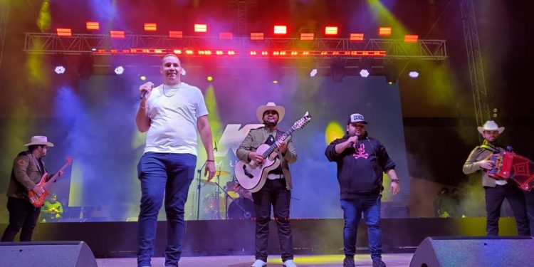 Grupo Delta Norteño, deleito a su gente con buena música en el  Audiorama del Trompo de BC.