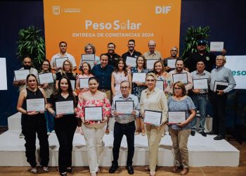 Entregan Patty Ruibal y Toño Astiazarán paneles solares a 22 organizaciones de ayuda social