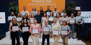 Entregan Patty Ruibal y Toño Astiazarán paneles solares a 22 organizaciones de ayuda social
