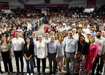 Beneficia Gobernador Durazo a 3 mil 500 estudiantes con becas e internet gratuito