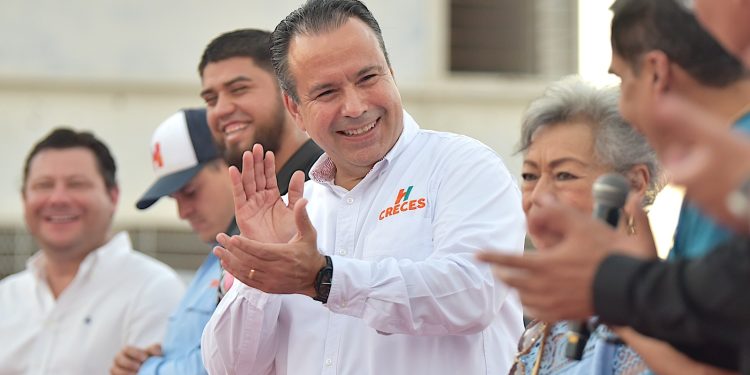 Entrega Toño Astiazarán, rehabilitación de cancha deportiva en colonia FOVISSSTE