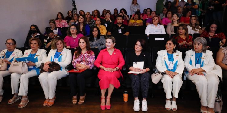 Diputada Ely Sallard acerca plática a mujeres para fomentar la prevención del cáncer de mama y cervicouterino