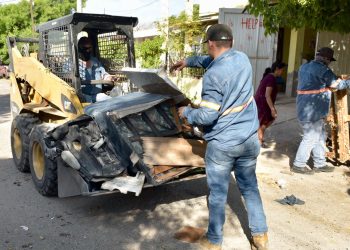 Trabajadores del ayuntamiento recolectan más de 73 toneladas de descacharre en Colonia El Choyal