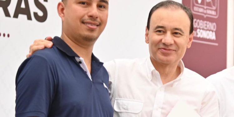 Gobernador Alfonso Durazo beneficia a más de 47 mil familias sonorenses con entrega de escrituras
