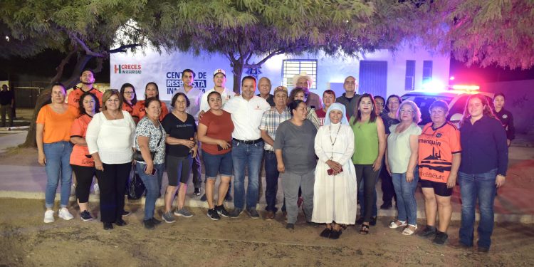 Entrega Toño Astiazarán Centro de Respuesta Inmediata y patrulla en la colonia Eusebio Kino