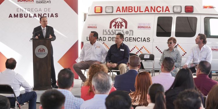 Gobernador Durazo fortalece a Isssteson con ocho nuevas ambulancias y respaldo presupuestal