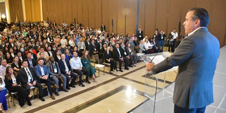 Anuncia Antonio Astiazarán nuevos programas sustentables al inaugurar Tercer Foro Mundial de Energía Solar