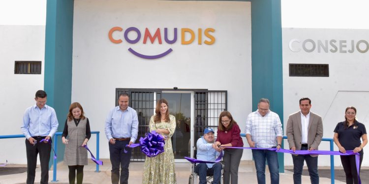 Inauguran Antonio Astiazarán y Patty Ruibal remodelación de instalaciones de COMUDIS
