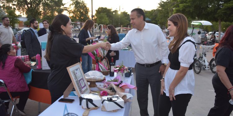 Constatan Toño Astiazarán y Patty Ruibal éxito de la Sexta Feria de las Mujeres