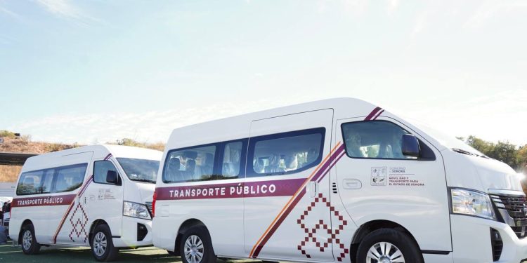 Garantiza Gobernador Durazo servicio de transporte público en la región norte con entrega de vans
