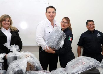 Entrega uniformes “El Cubano” a elementos de Seguridad Pública