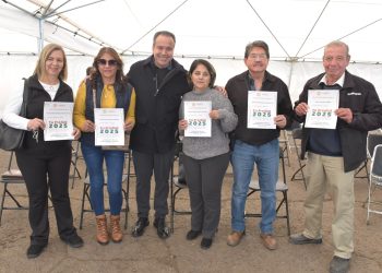 Entrega beneficios Toño Astiazarán a ciudadanos cumplidos con el pago de predial