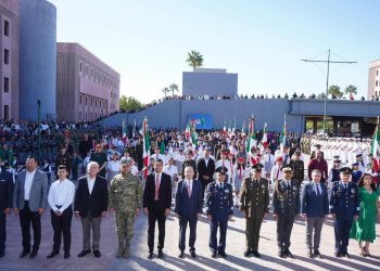 Encabeza Gobernador Durazo evento conmemorativo por el Día de la Bandera
