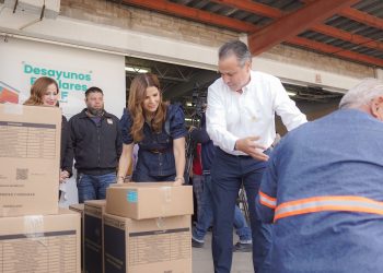 Toño Astiazarán y Patty Ruibal banderazo a desayunos del Programa Alimentario 2025