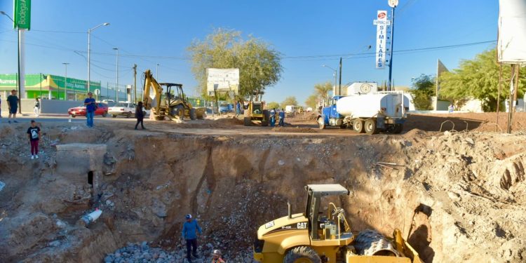 Verifica Toño Astiazarán avances en trabajos de rehabilitación en puente del bulevar Agustín Zamora